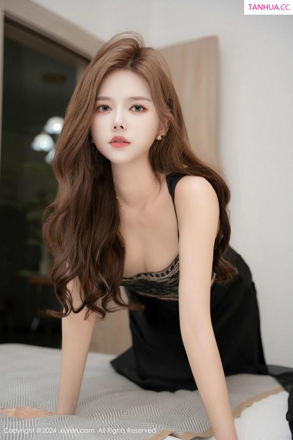   [XiuRen]高清写真图 2024.11.27 No.9511 拍黄瓜girl 美腿性感第18张图片